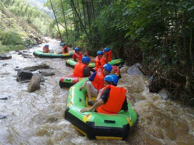 咸宁通山盘龙溪漂流
