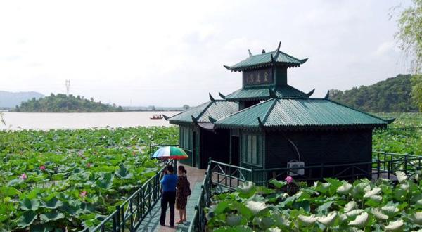 武汉蔡甸金龙水寨采摘旅游度假村