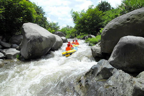 英山桃花冲拓展漂流基地