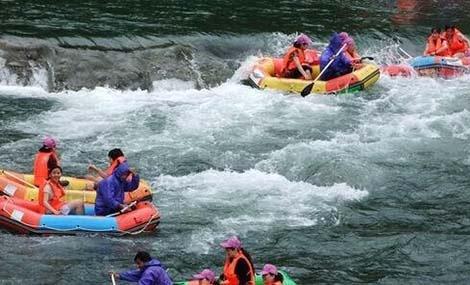 咸宁通山腾龙溪漂流拓展