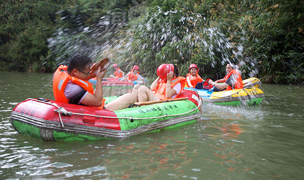 咸宁通山腾龙溪漂流拓展