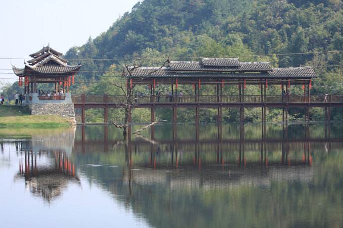 黄陂锦里沟赏花休闲拓展基地