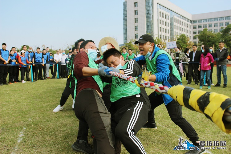 武汉天河机场安康杯拔河比赛