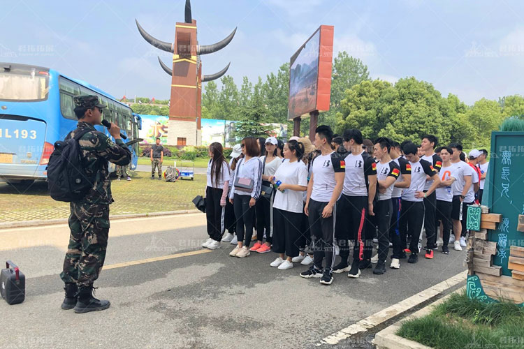 木兰草原上的宝力健身年中大型团建活动