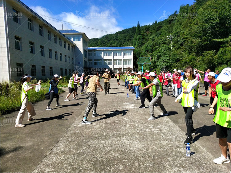 均衡教育户外拓展活动