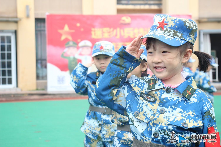 金域天下幼儿园迷彩小兵特训营