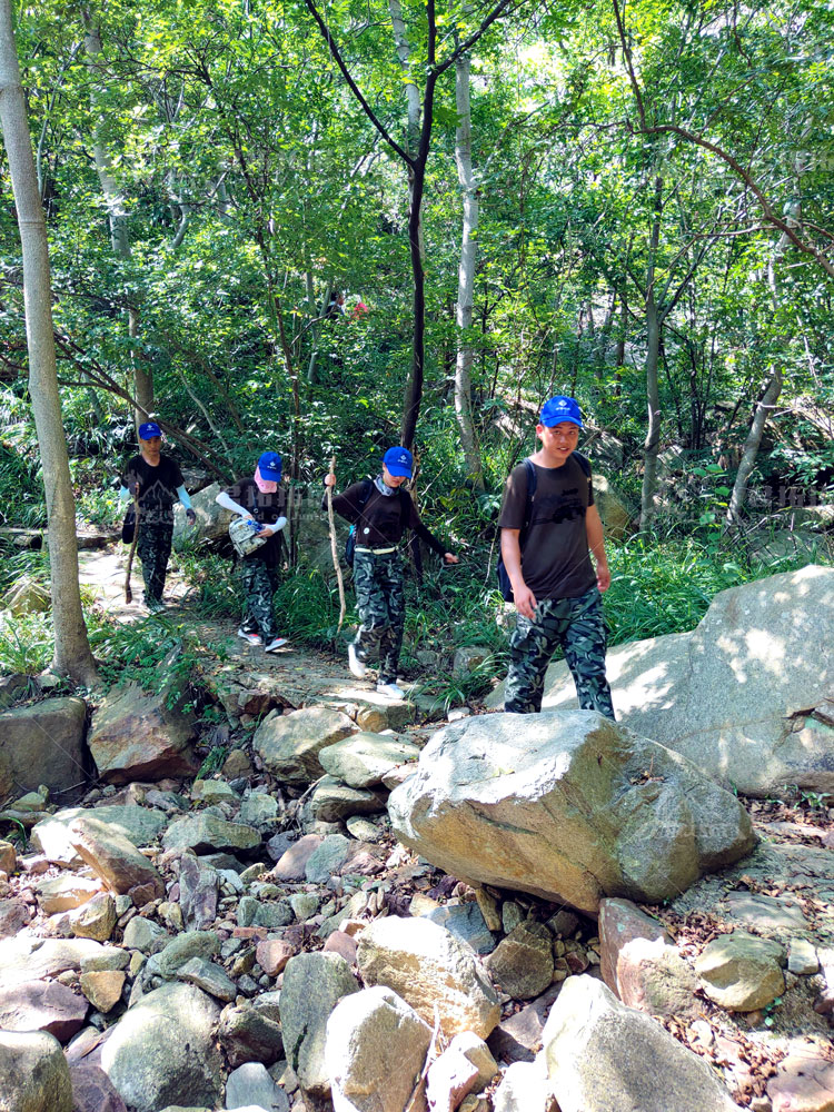万吉物业2019双峰山徒步拓展