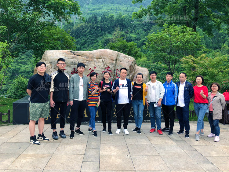 红星美凯龙汉阳商场员工拓展——恩施大峡谷