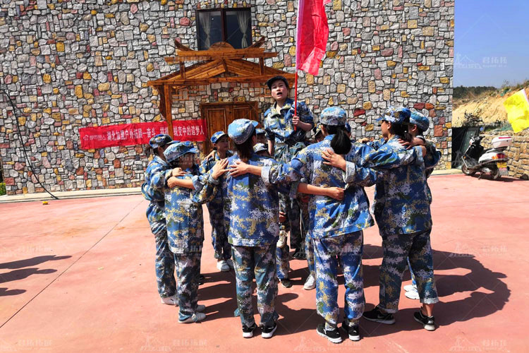 都市丽人之云雾山拓展培训