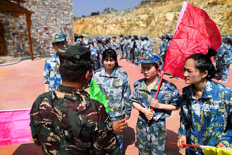 都市丽人之云雾山拓展培训