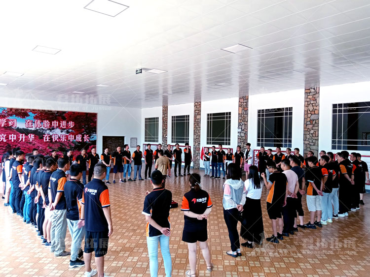 华宇物流云雾山皮划艇“水上竞技”