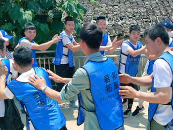 东风鸿泰大顶山登顶素质拓展