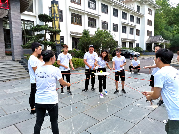 嘟哆斯服饰户外拓展活动