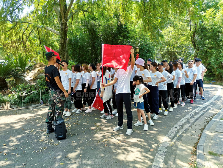 嘟哆斯服饰户外拓展活动