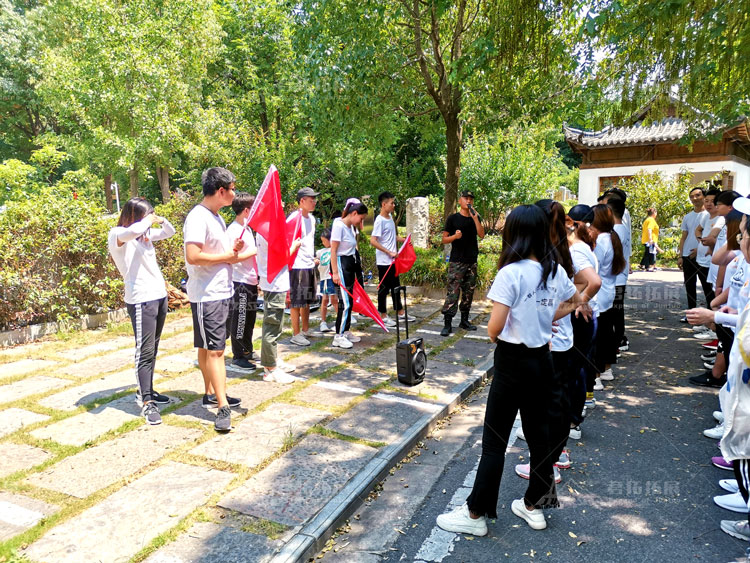 嘟哆斯服饰户外拓展活动