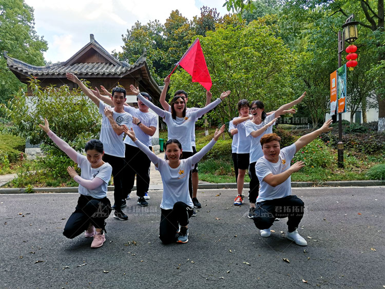 嘟哆斯服饰户外拓展活动