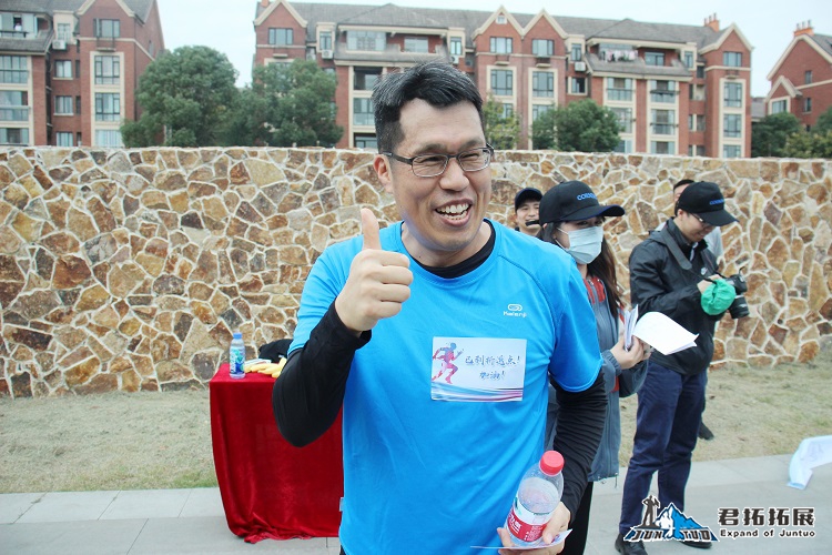 康宁显示科技径河公园5公里跑步