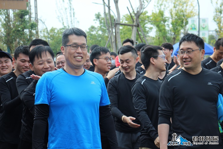 康宁显示科技径河公园5公里跑步