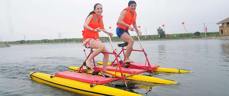水上拓展项目水上自行车.jpg